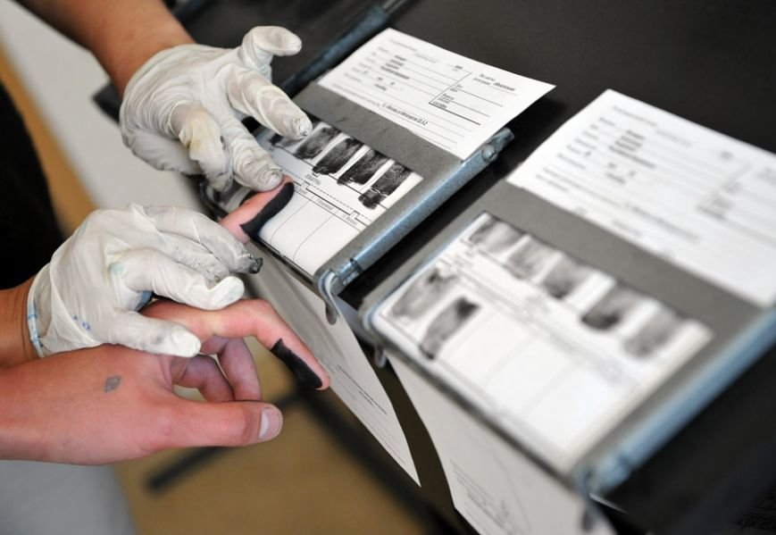 снятие отпечатков пальцев.jpg